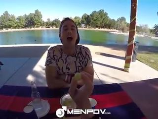 Menpov përjashta picnic launches në pov qij