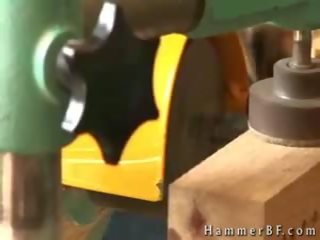 To maskin workers lager ut av hammerbf