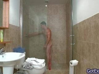 Fabulous มีกล้าม bloke ผู้ชายเลว ภายใต้ อาบน้ำ